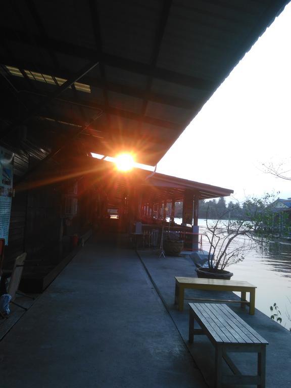 Patchaya Guesthouse 암파와 외부 사진