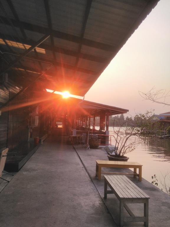 Patchaya Guesthouse 암파와 외부 사진